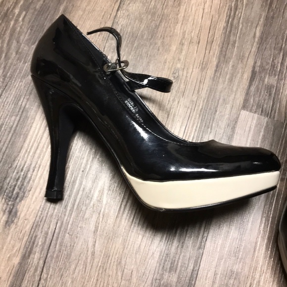 Maurices black cream Mary Jane like heels size 7.5 - Picture 4 of 5